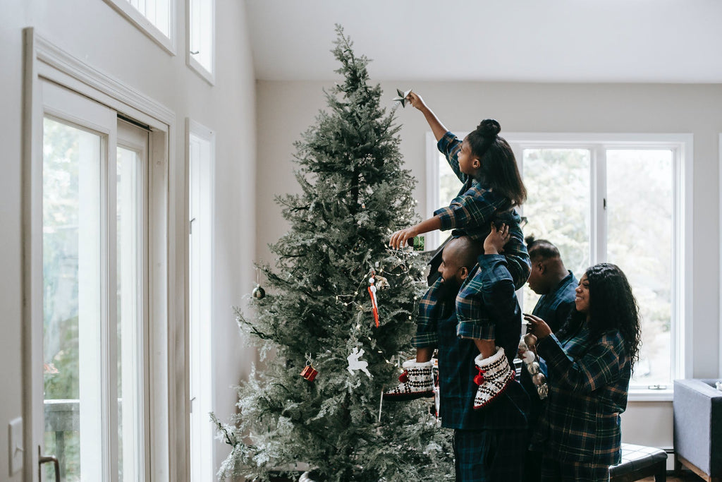 FAMILY-FRIENDLY HOLIDAY FUN: 14 ENGAGING CHRISTMAS ACTIVITIES TO FOSTER TEAM SPIRIT AND CONNECTION AMONG CHILDREN